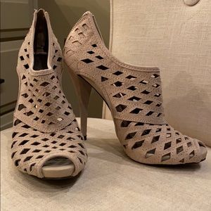 Carlos Santana tan heels